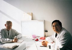 中国中医研究院教授余桂清与袁希福亲切交流