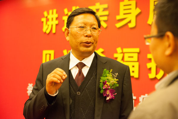 袁希福院长接受媒体记者采访