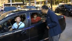 “得病时我儿子才11岁，现在都24岁，去参军了！”