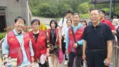 北京站圆满成功！袁希福院长与抗癌明星代表们共登长城庆抗癌胜利！