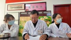 72患肺癌，85岁还好好的，如今女儿得病，赶忙催着56岁女儿过来！