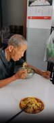 家属发来视频——胃癌4年后，生活自理，还种了几分地！