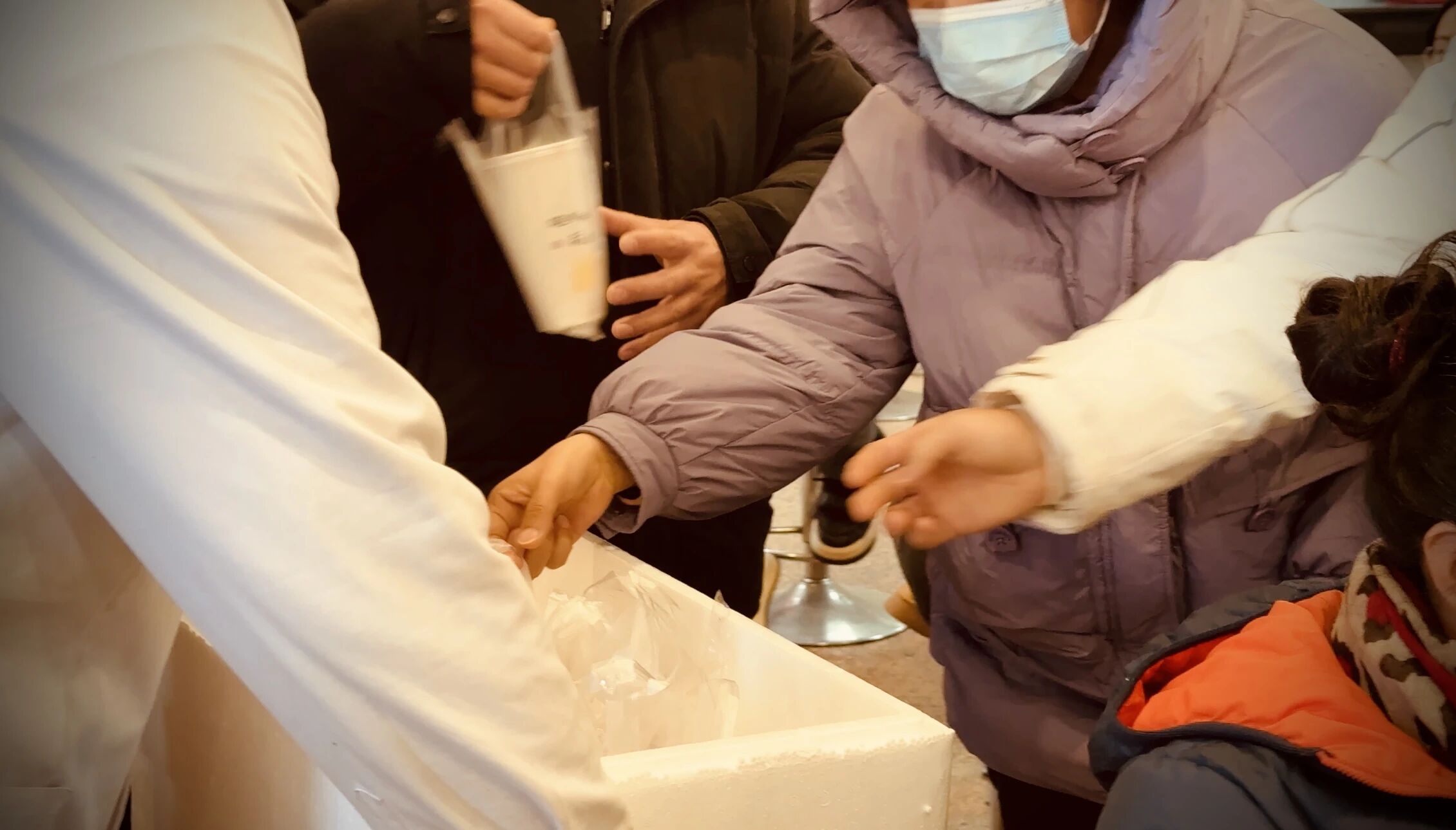 腊八送暖，粥香情浓——郑州希福中医腊八节为患者送上暖心八宝粥